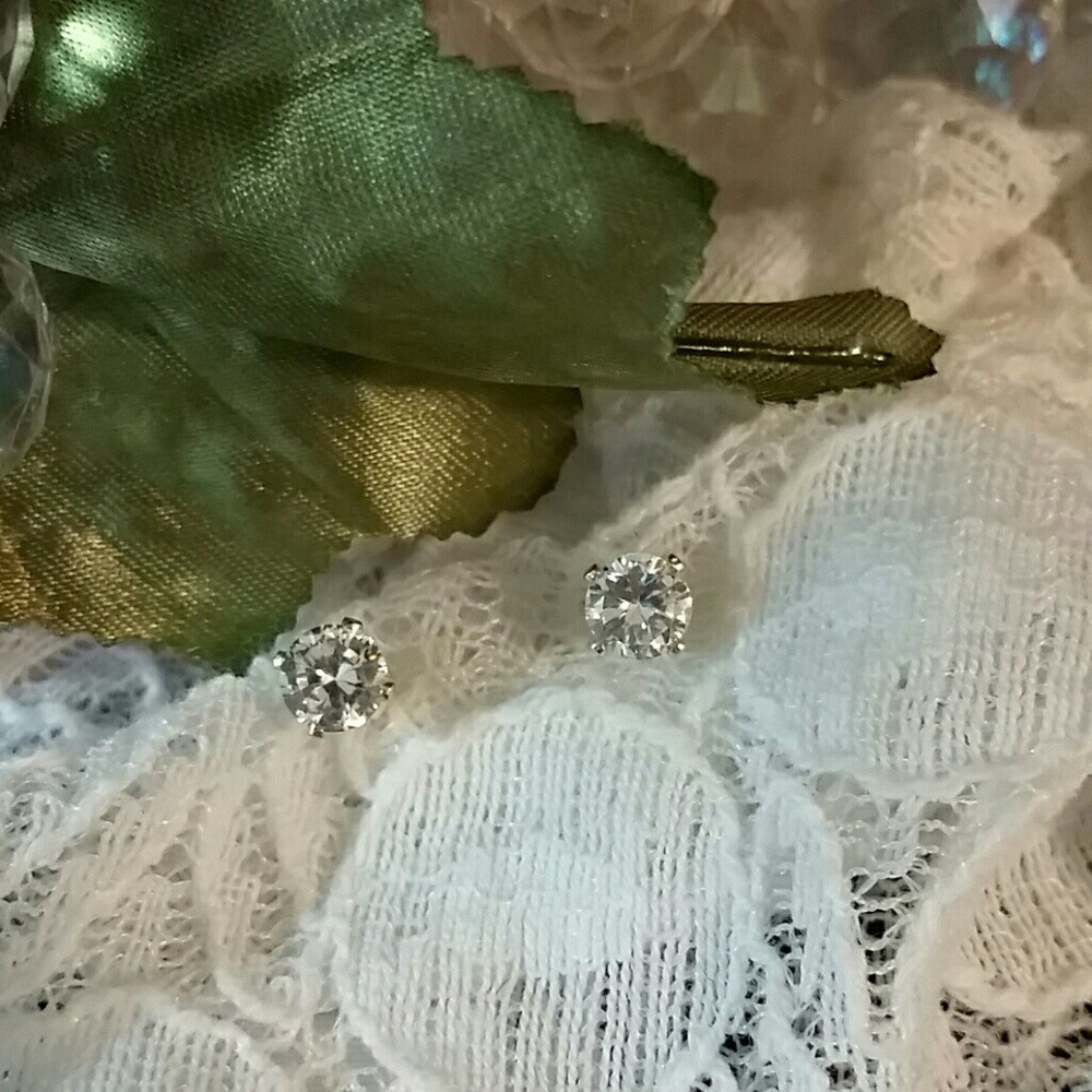 NWOT Solid 925 Sterling Silver CZ Earrings